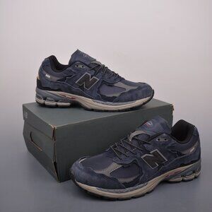 New Balance 2002R Unisex Sneaker Dark Blue